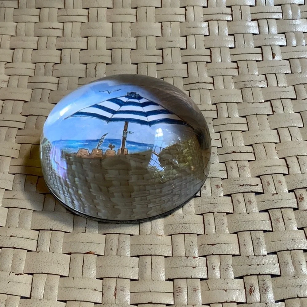BEACH SCENE GLASS PAPER WEIGHT PERFECT Firm price